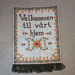 "Welcome to our home" Norwegian saying on  banner